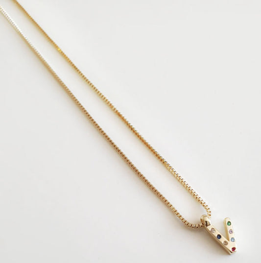 Iniciales - Coll826-V Collar Inicial V - Senora