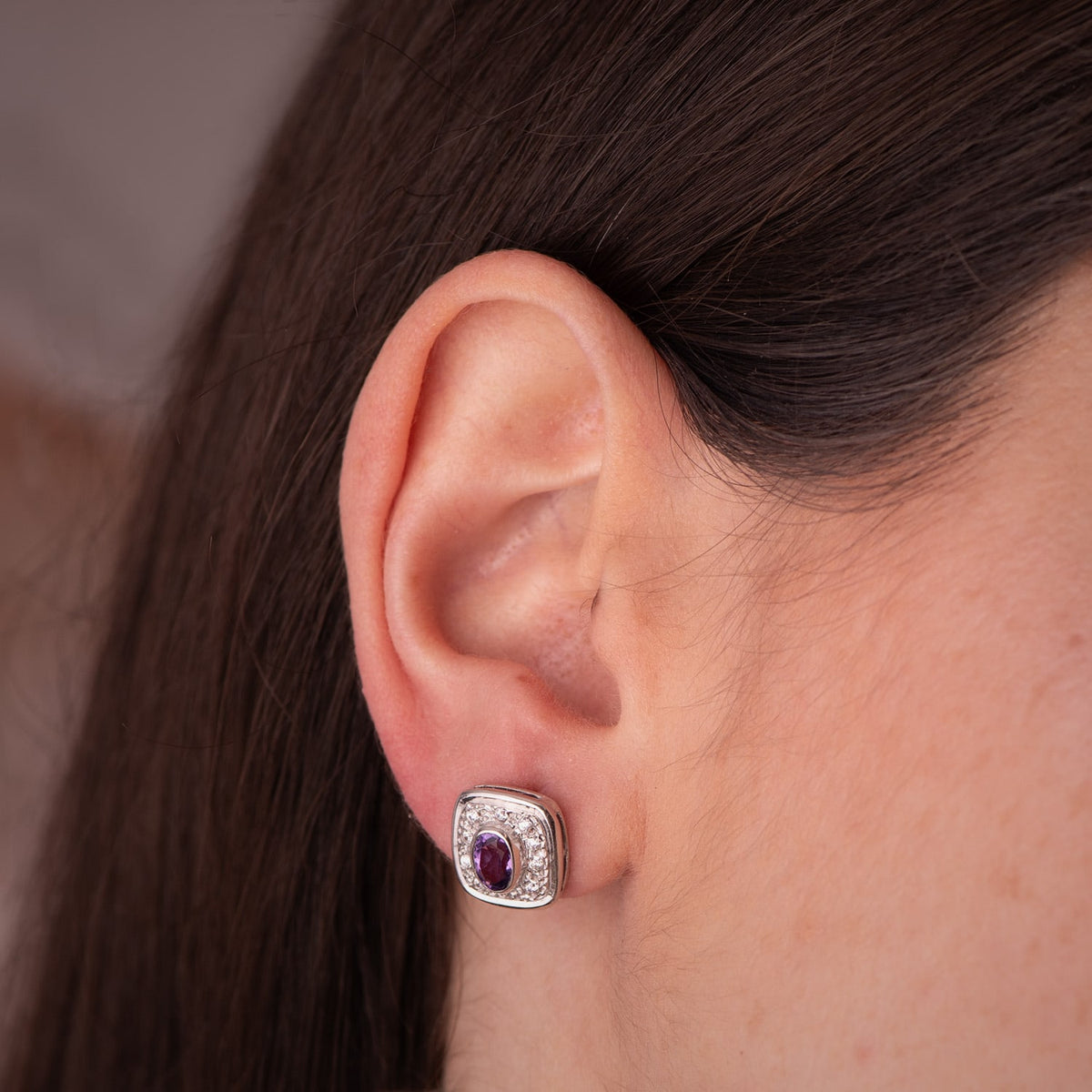 Pendientes Bicolor Cuadrados con Amatista y Circonitas. 11 x 11 mm. 18K