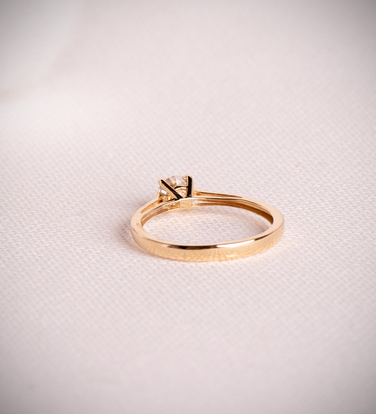 Solitario 4 Garras con Diamante Laboratorio 0,50 Qtes. G - Vs1 de oro amarillo 18K