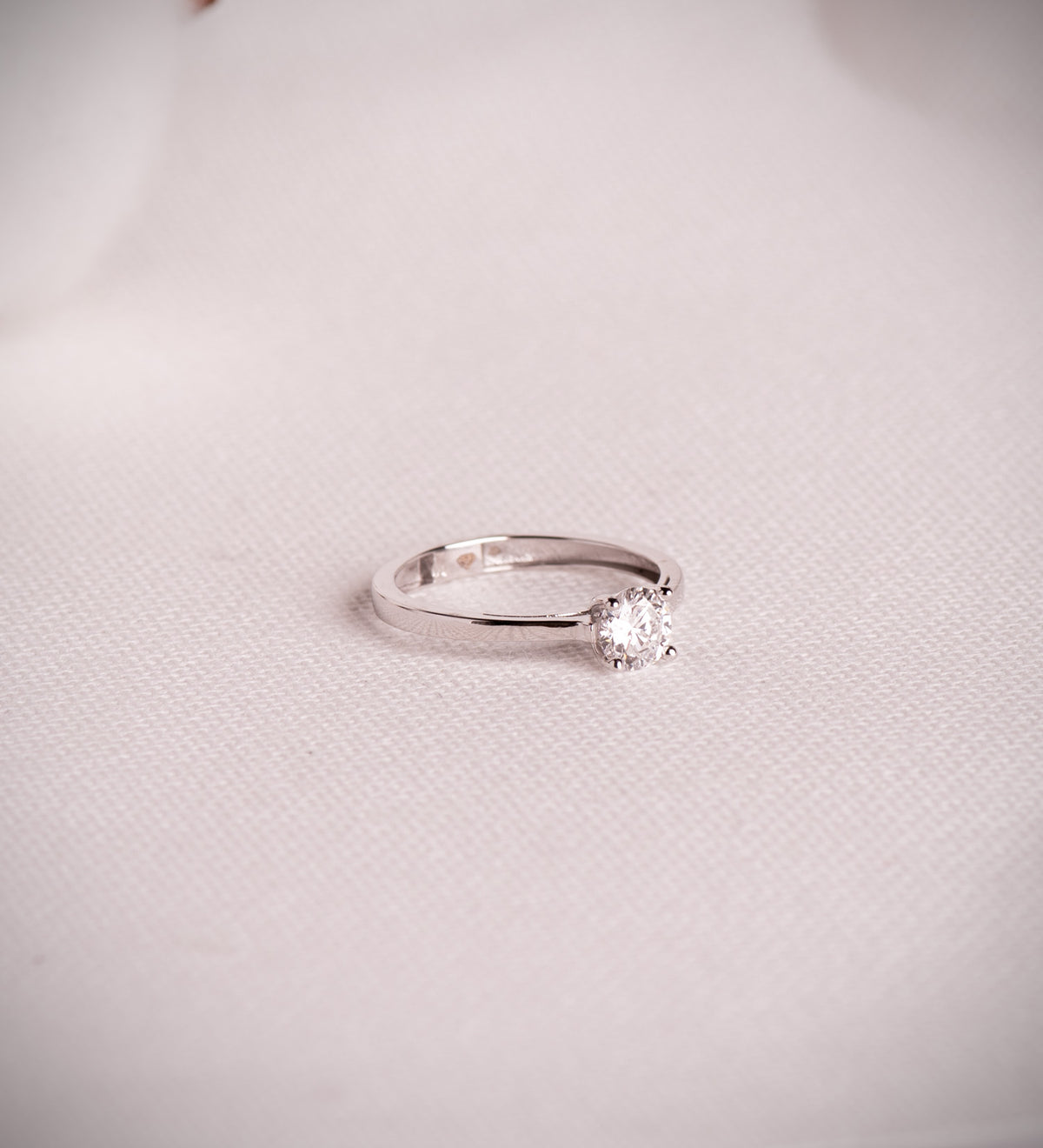 Solitario 4 Garras con Diamante Laboratorio 0,50 Qtes. G - Vs1 de oro blanco 18K