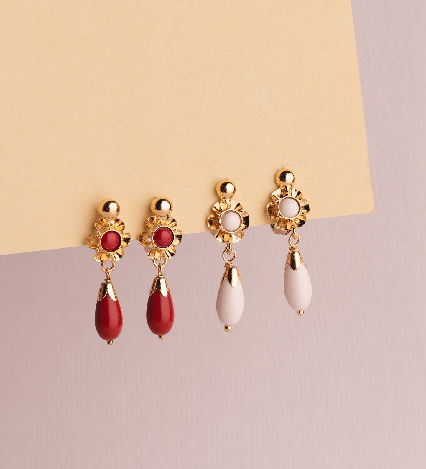 Pendientes Cubanas Lagrima Perla. Medida: 22 x 7 mm. de oro amarillo 18K
