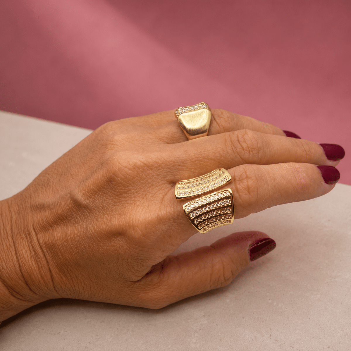 Anillo Aura Wave con baño de oro de 14 quilates - imagen adicional - Joyería Zafir