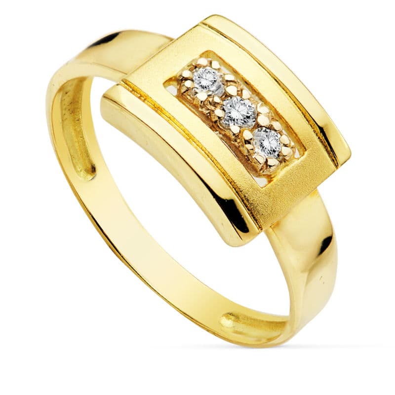 Sortija Motivo Rectangular con Circonitas. Ancho: 8,5 mm de oro amarillo 18K