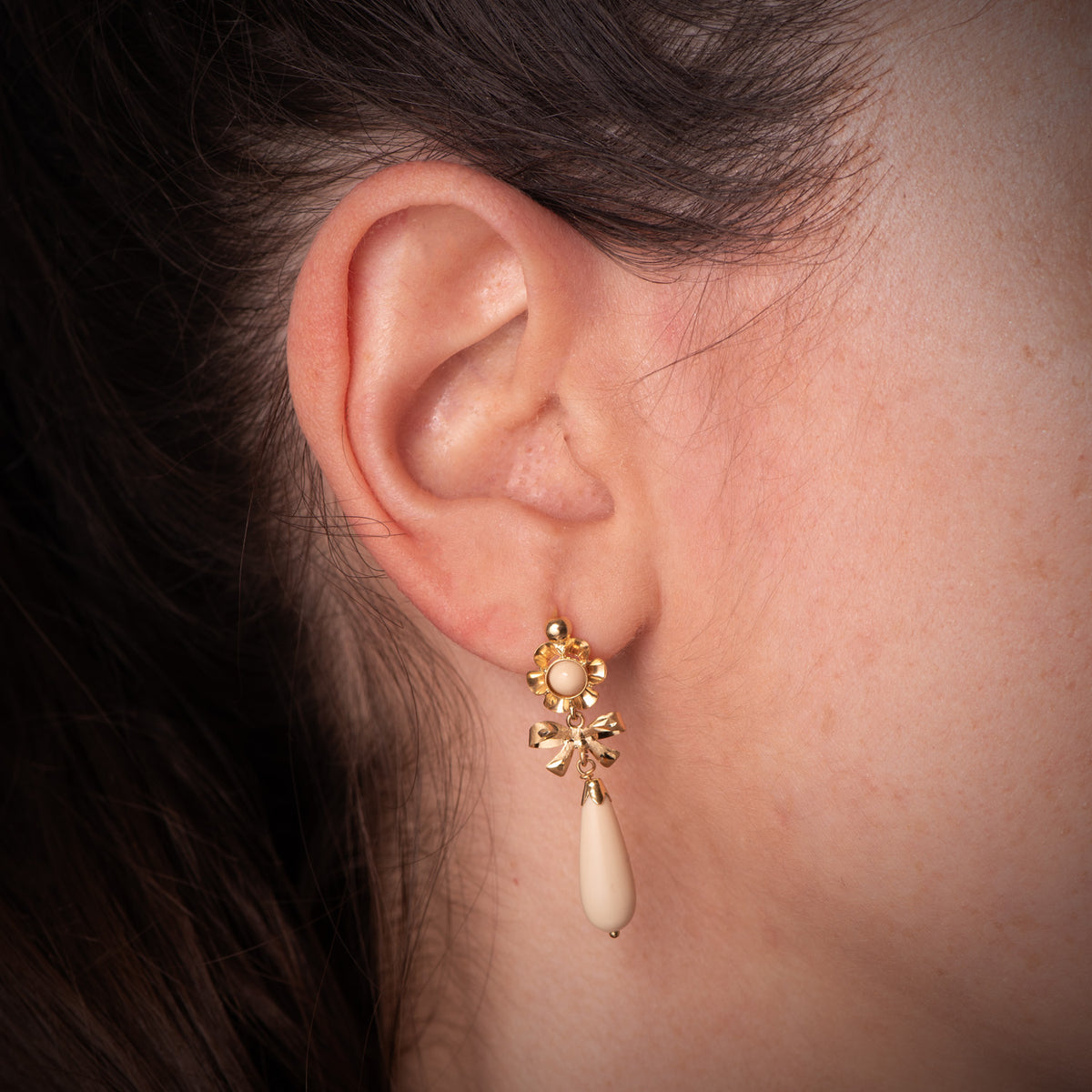 Pendientes Cubanas Lazo Marfil. Medida: 33 x 10 mm. de oro amarillo 18K