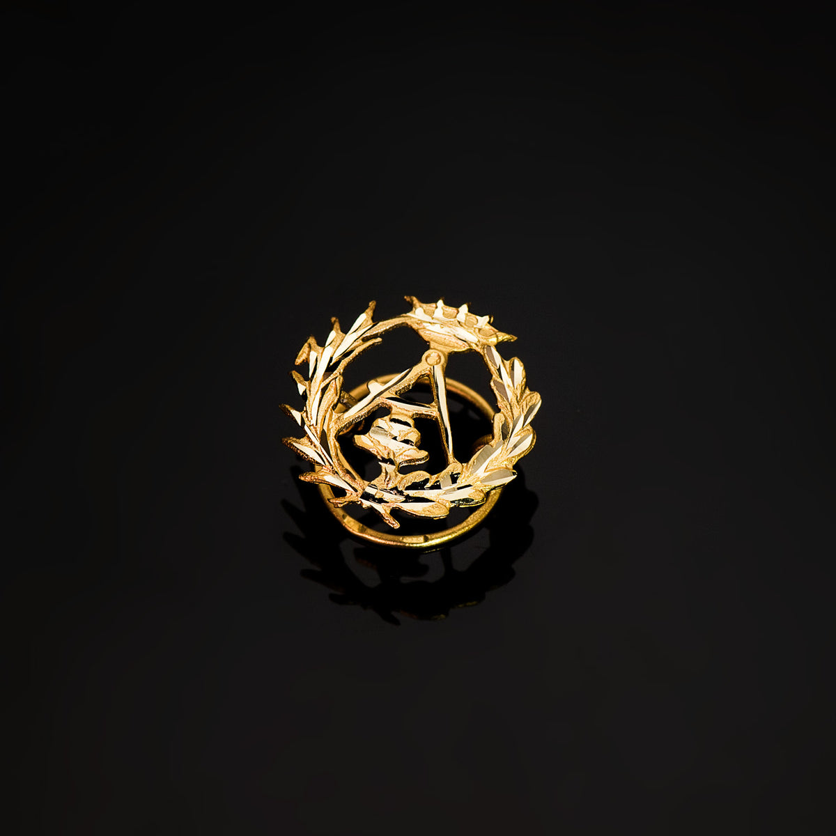 Insignia Arquitectura. 16 x 16 mm de oro amarillo 18K