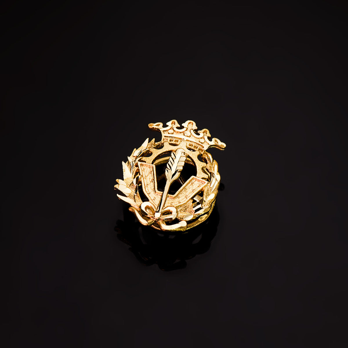 Insignia Ciencias Politicas y Economicas 18 x 14 mm de oro amarillo 18K
