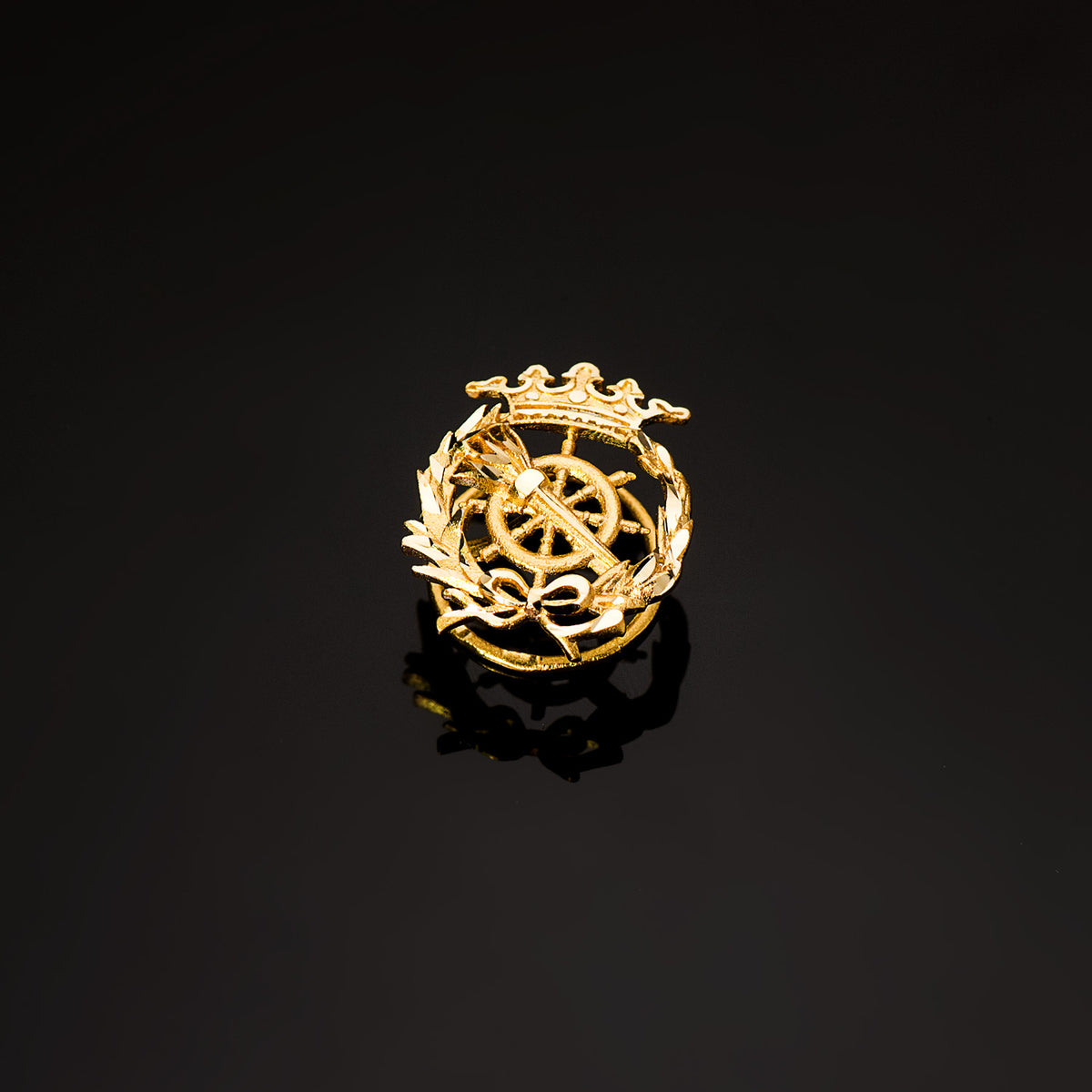 Insignia Ciencias Politicas 17 x 14 mm de oro amarillo 18K