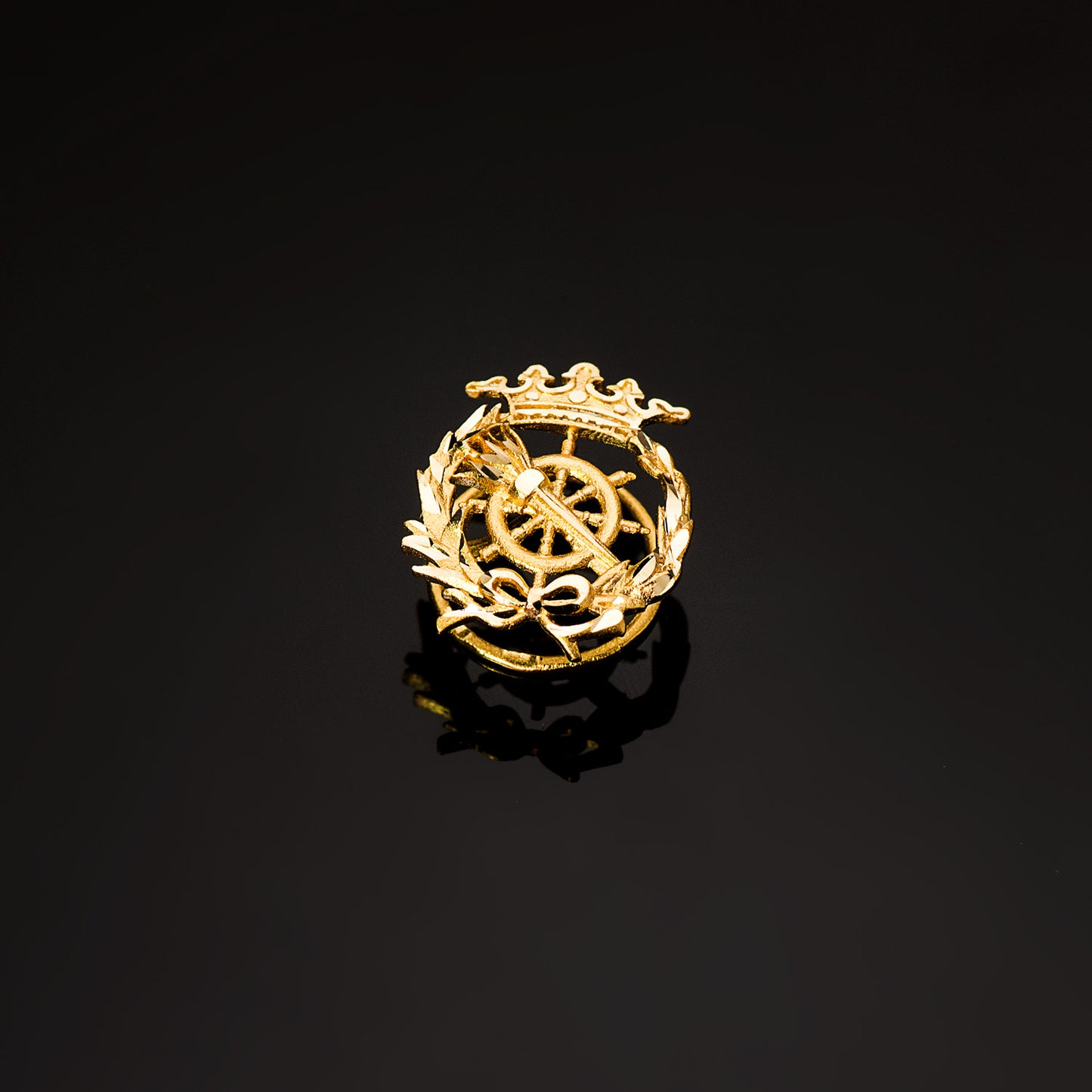 18K INSIGNIA ORO AMARILLO CIENCIAS POLITICAS 17 X 14 MM