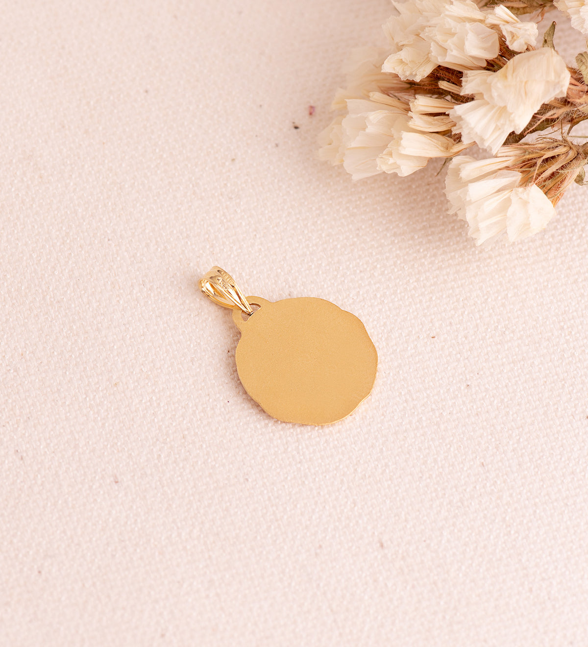 Medalla Angel Querubin Tallado 19 mm de oro amarillo 18K