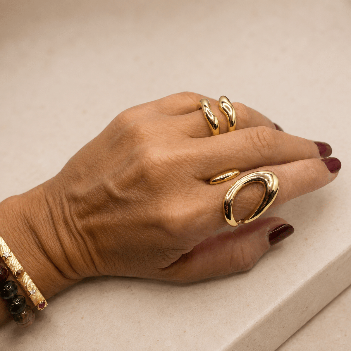 Anillo gaudí de aleación de metales con baño de oro de 14 quilates - vista adicional