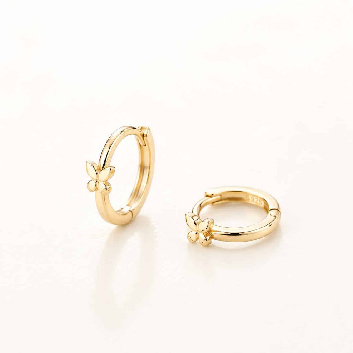 Pendientes aritos mariposa de plata de ley con baño de oro de 14 quilates - Joyería Zafir