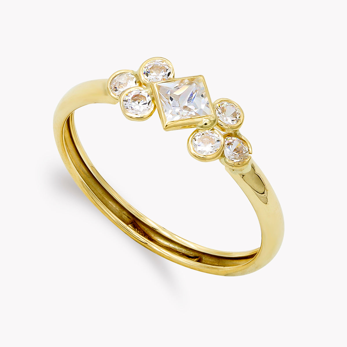 9K SORTIJA ORO AMARILLO CON CIRCONITAS ROMBO Y REDONDAS. ANCHO: 6,5 MM