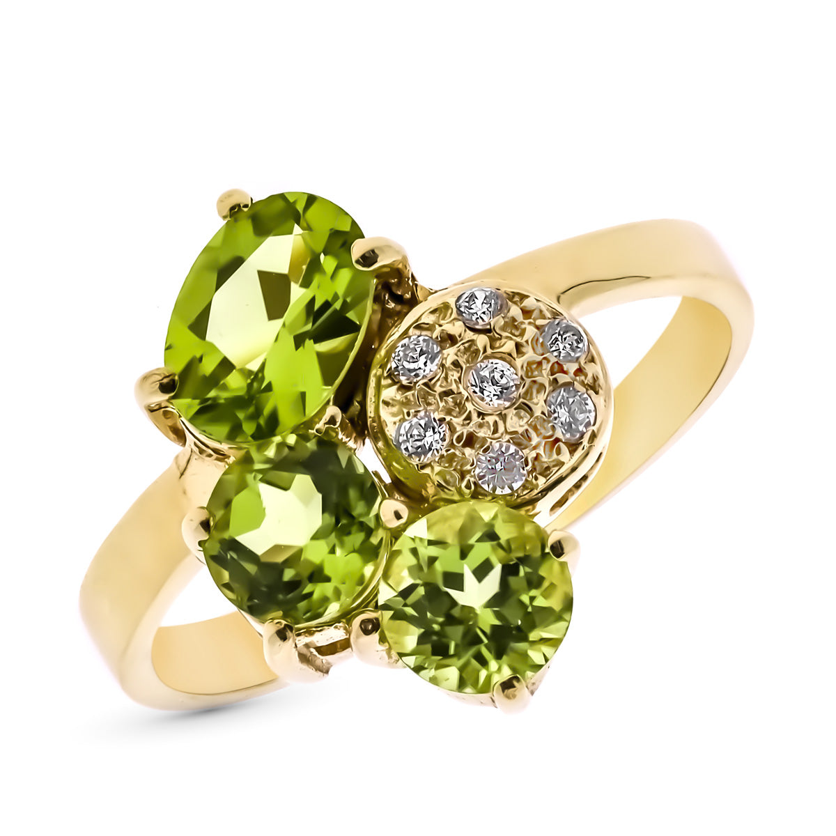 Sortija con Piedra Olivina Natural 1,97 Qts. Calidad Aaa . Medida: 15 x 12 mm de oro amarillo 9K