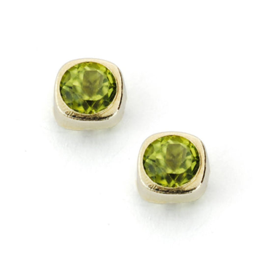 Pendientes Olivinas 4 x 4 mm 0,58 Qts.cierre presión de oro amarillo 9K