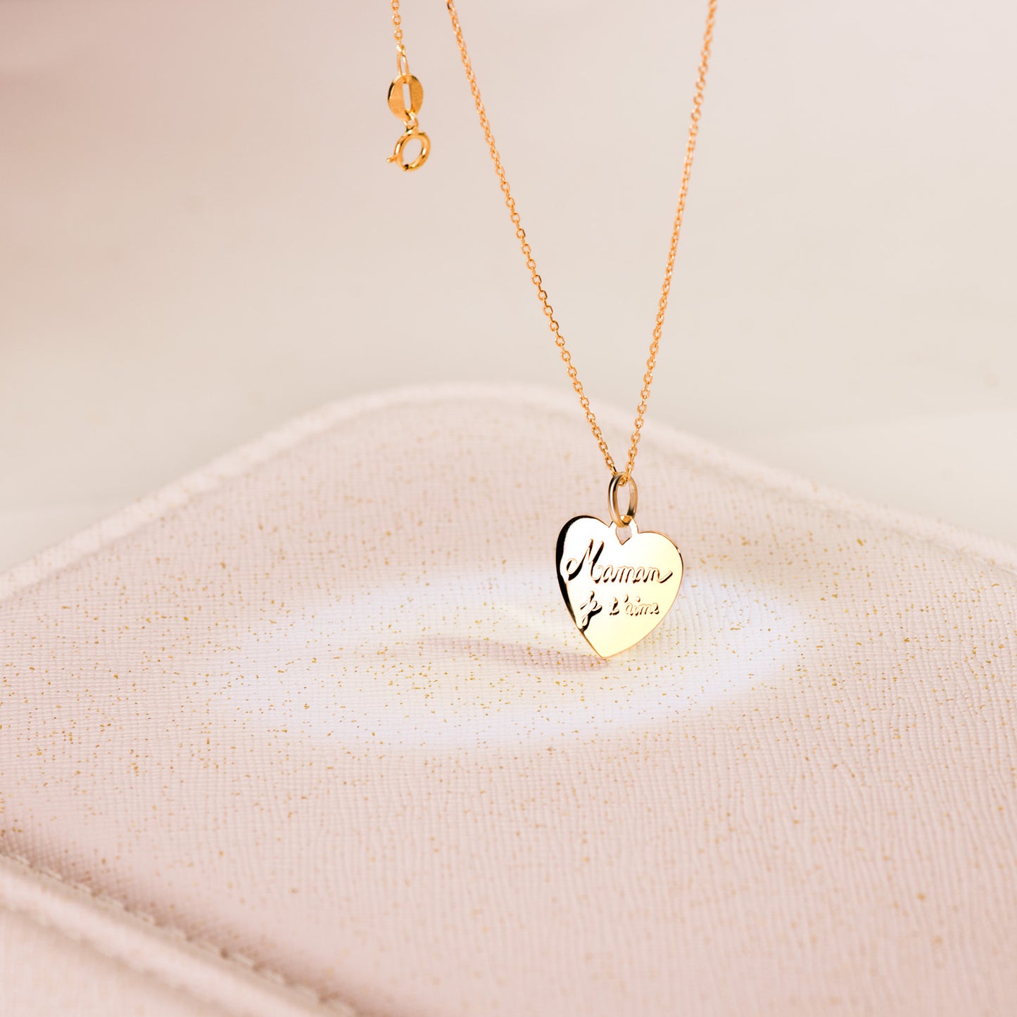 9K COLGANTE ORO AMARILLO CORAZON EN BRILLO MAMAN JE T AIME. 14X14MM