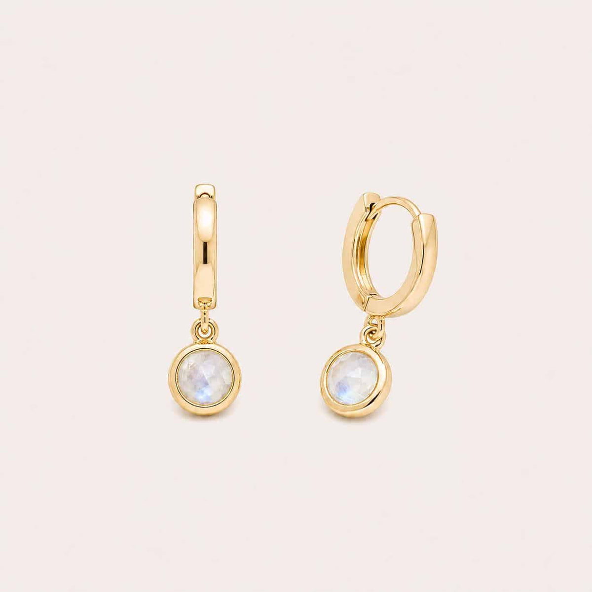 Pendientes Piedra Luna de plata de ley con baño de oro de 14 quilates - Joyería Zafir