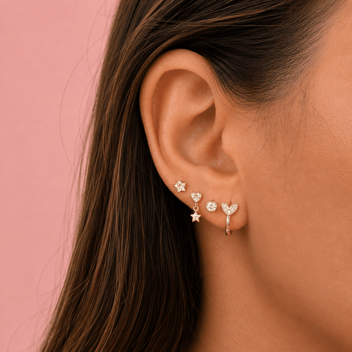 Pendientes aritos corazón de plata de ley con baño de oro de 14 quilates - imagen adicional - Joyería Zafir