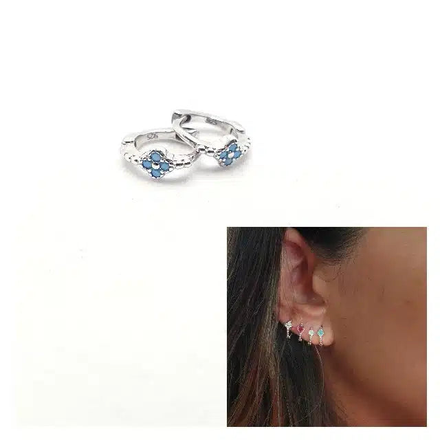 Pendiente mini arito flor turquesa