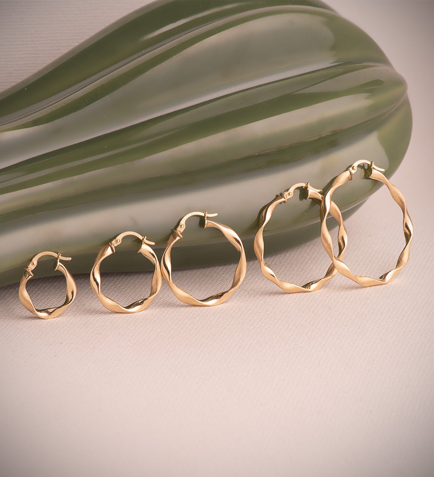 9K AROS ORO AMARILLO HUECOS RETORCIDOS MATE Y BRILLO 15 X 2,5 MM