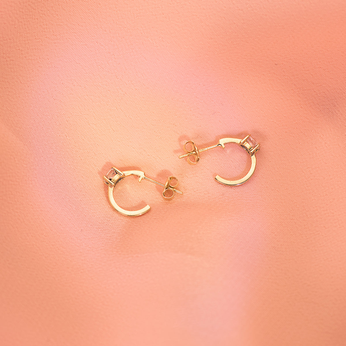Pendientes Medio Aro Liso con Circonita 12 x 3 mm de oro amarillo 18K