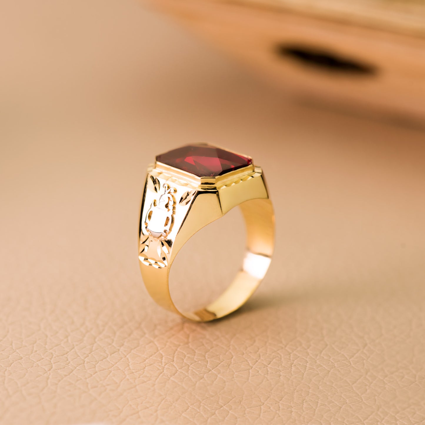 18K SELLO ORO AMARILLO CABALLERO RUBI SPINEL
