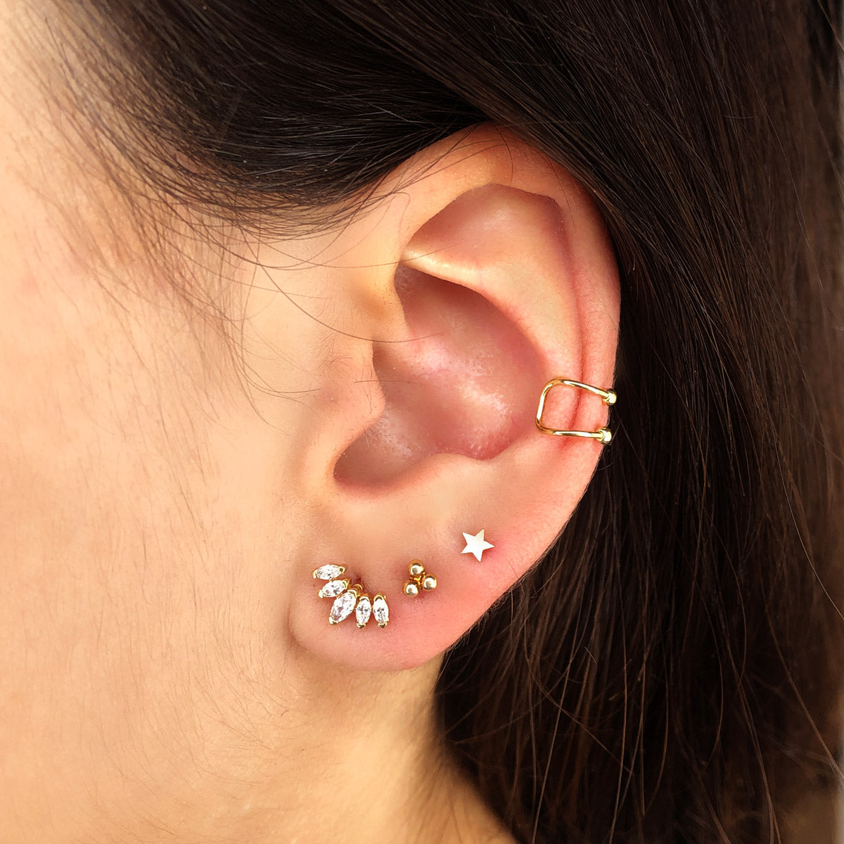 Piercing Oreja Hojitas con Circonita 9 x 6 mm ( Unidad ) Grueso Barra 1,20 mm Longitud 7 mm Total Piercing 10 mm Cierre Tuerca de oro amarillo 18K