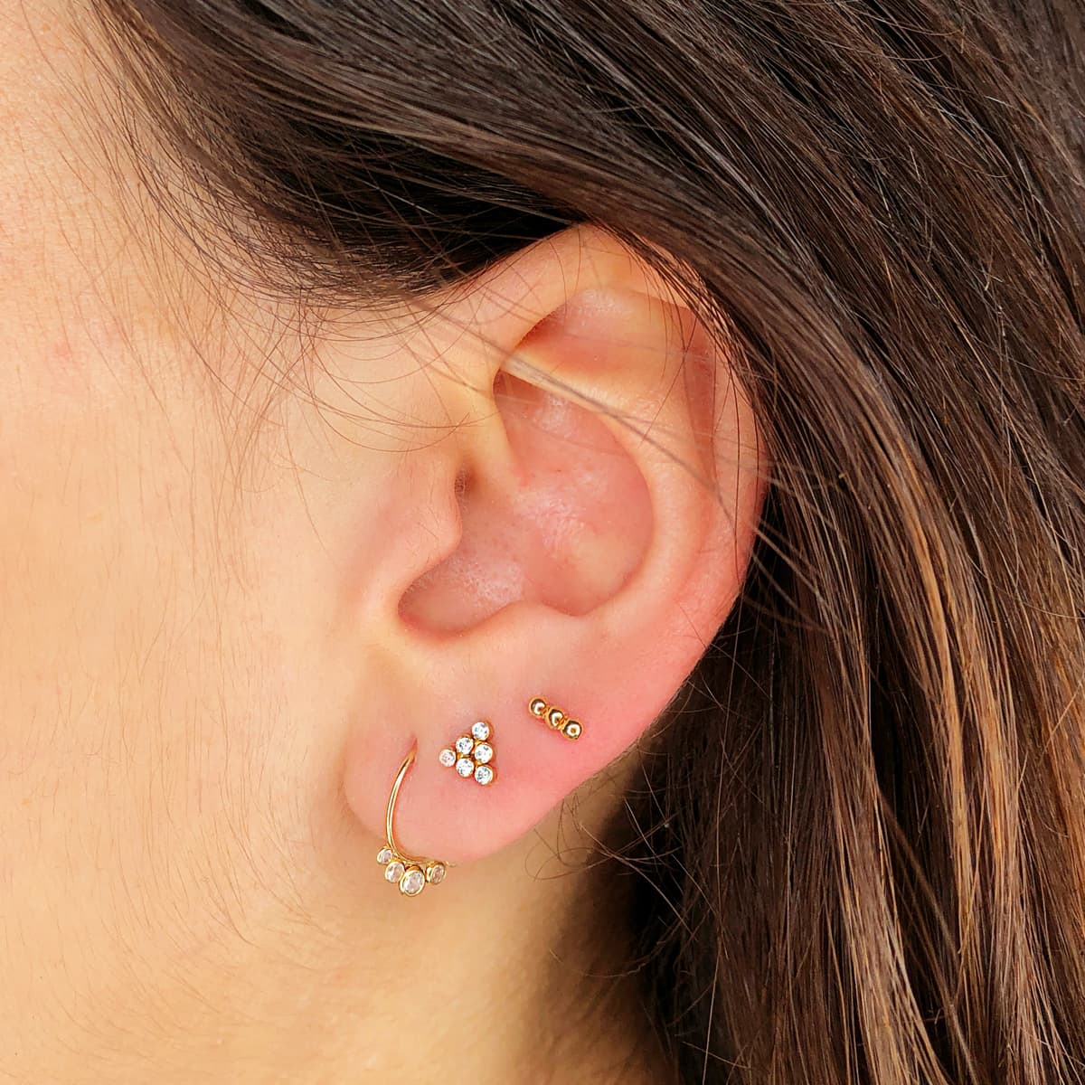 18K PIERCING OREJA ORO AMARILLO 3 BOLAS LISAS 6X2 MM ( UNIDAD ) GRUESO BARRA 1.20 MM LONGITUD 7 MM TOTAL PIERCING 9 MM CIERRE TUERCA