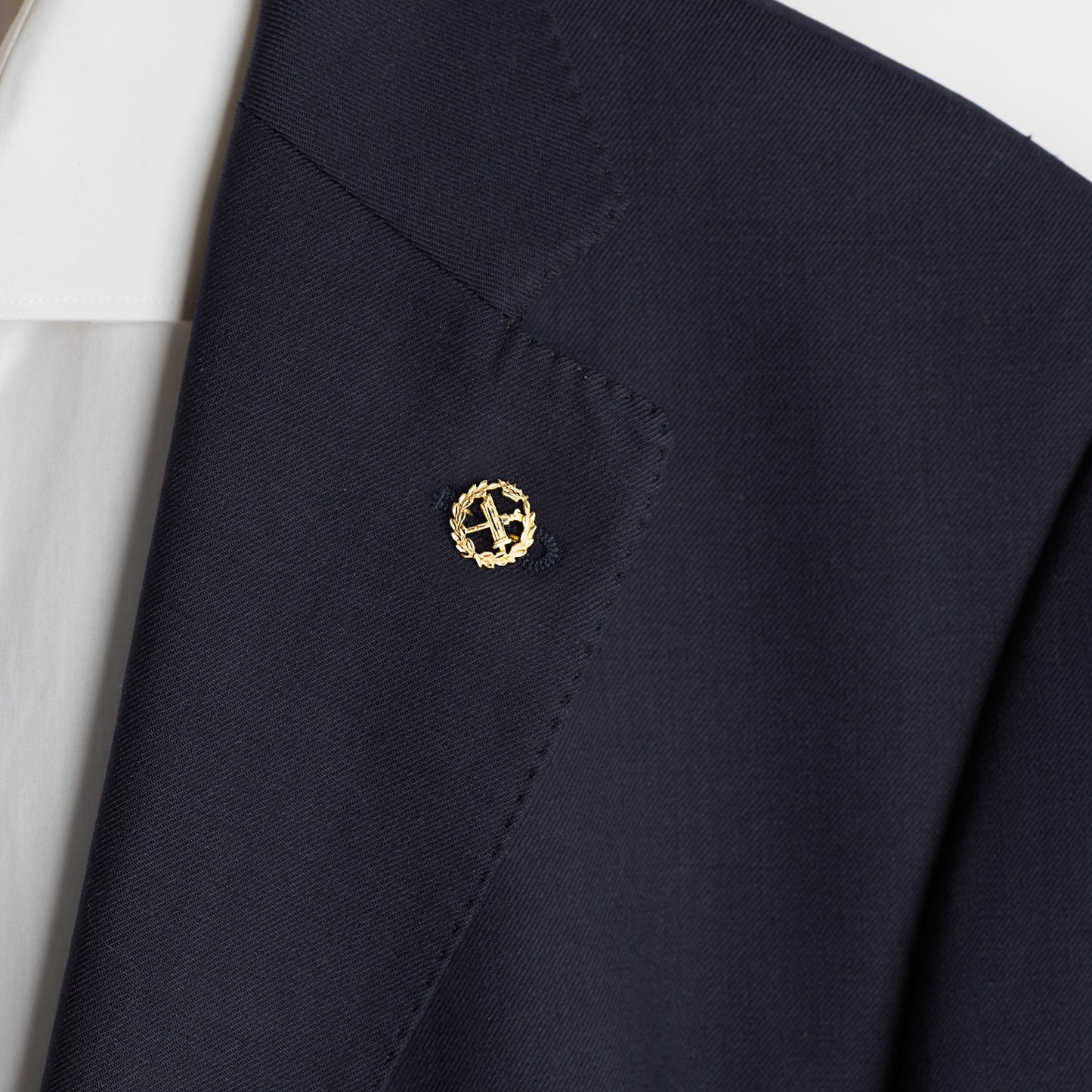 18K INSIGNIA ORO AMARILLO FILOSOFIA. 15 X 15 MM