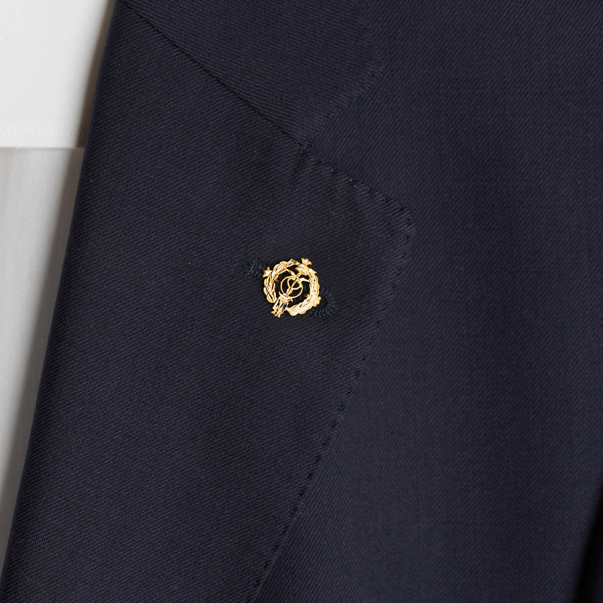 Insignia Agente Comercial. 16 x 16 mm de oro amarillo 18K