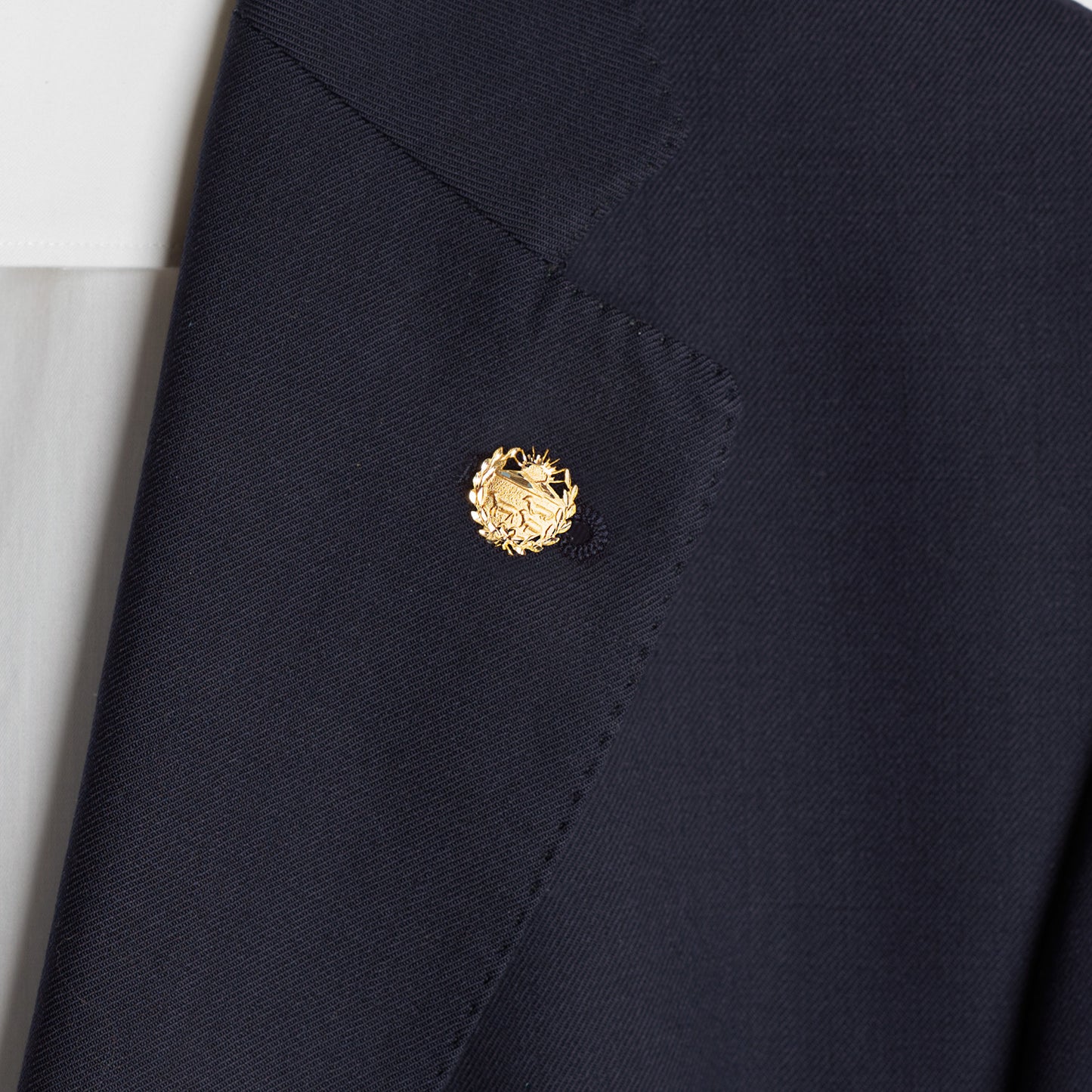 18K INSIGNIA ORO AMARILLO VETERINARIA. 15 X 15 MM