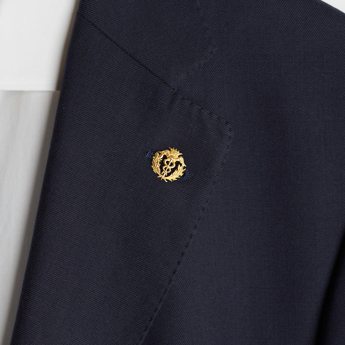 18K INSIGNIA ORO AMARILLO COMERCIO. 16 X 16 MM