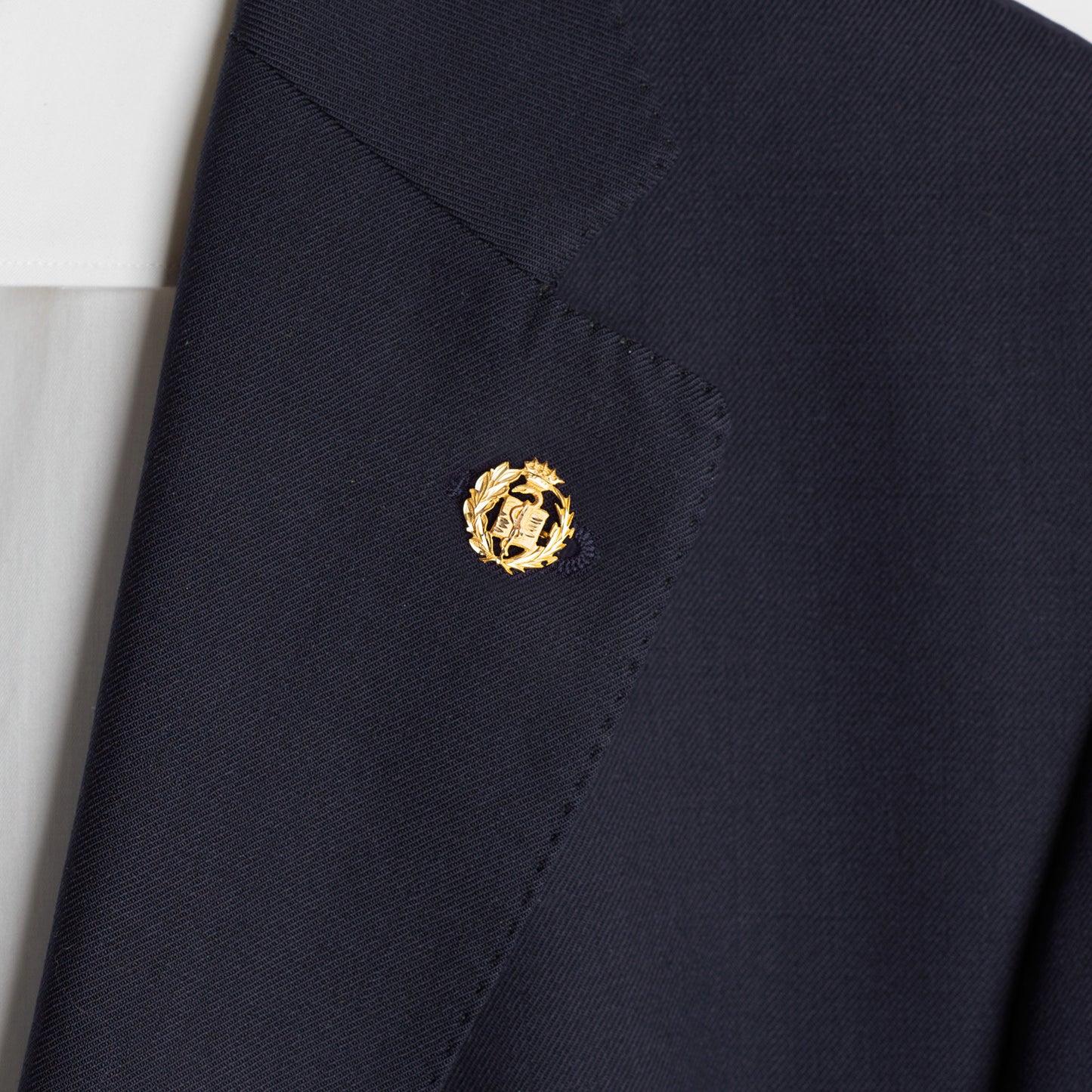 18K INSIGNIA ORO AMARILLO MEDICINA. 16 X 15 MM