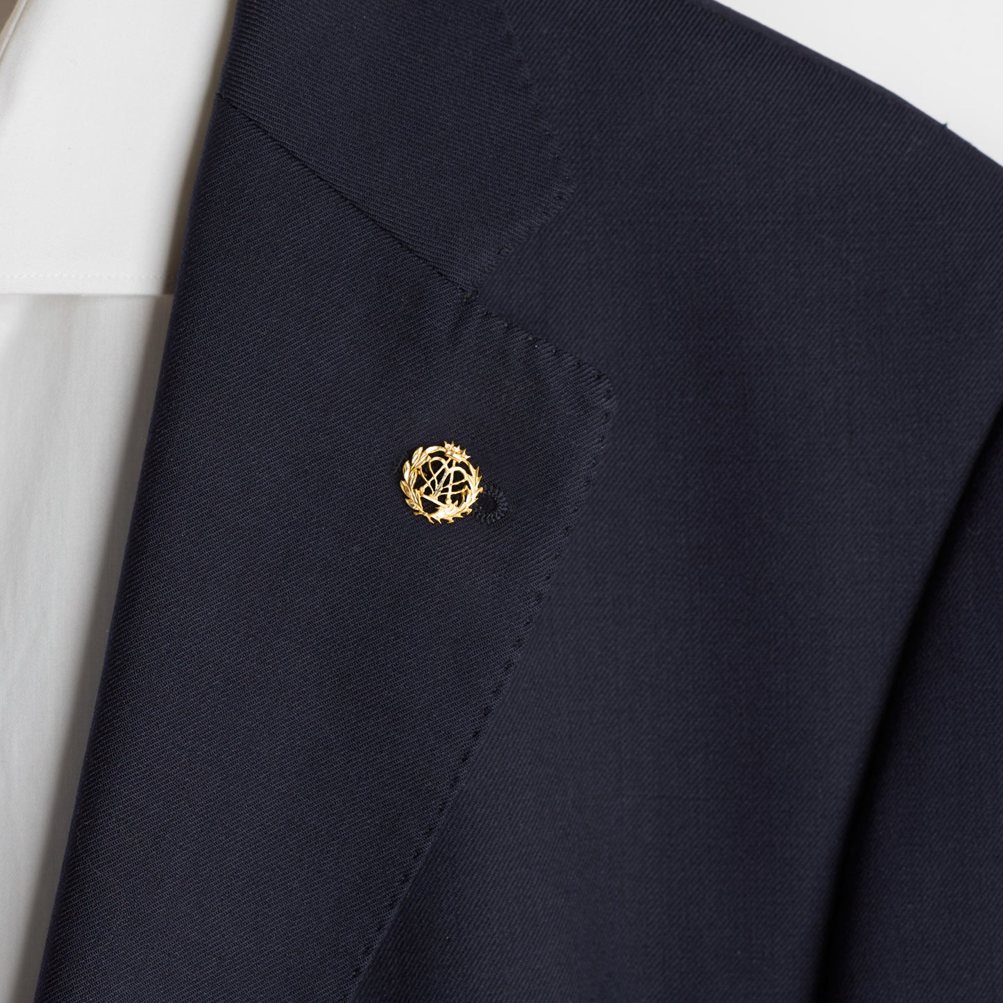 18K INSIGNIA ORO AMARILLO FISICA. 15 X 15 MM