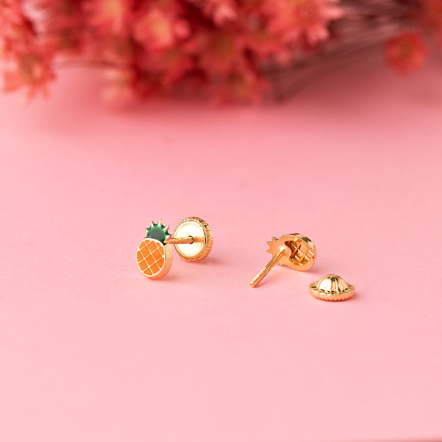 18K PENDIENTES ORO AMARILLO PIÑA ESMALTE NARANJA 6,5 X 4 MM. CIERRE TUERCA