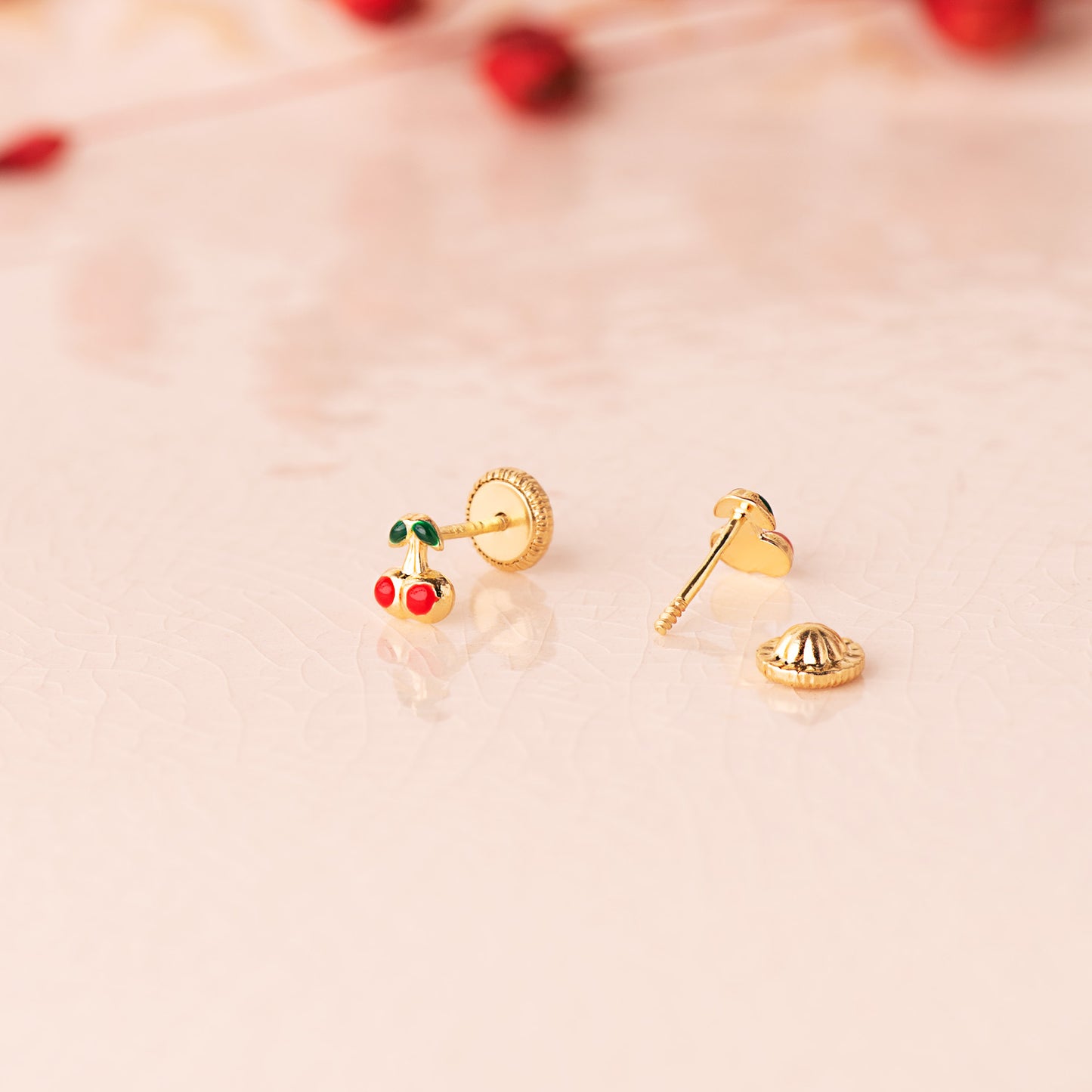 18K PENDIENTES ORO AMARILLO CEREZAS ESMALTE 5X4 MM. CIERRE TUERCA