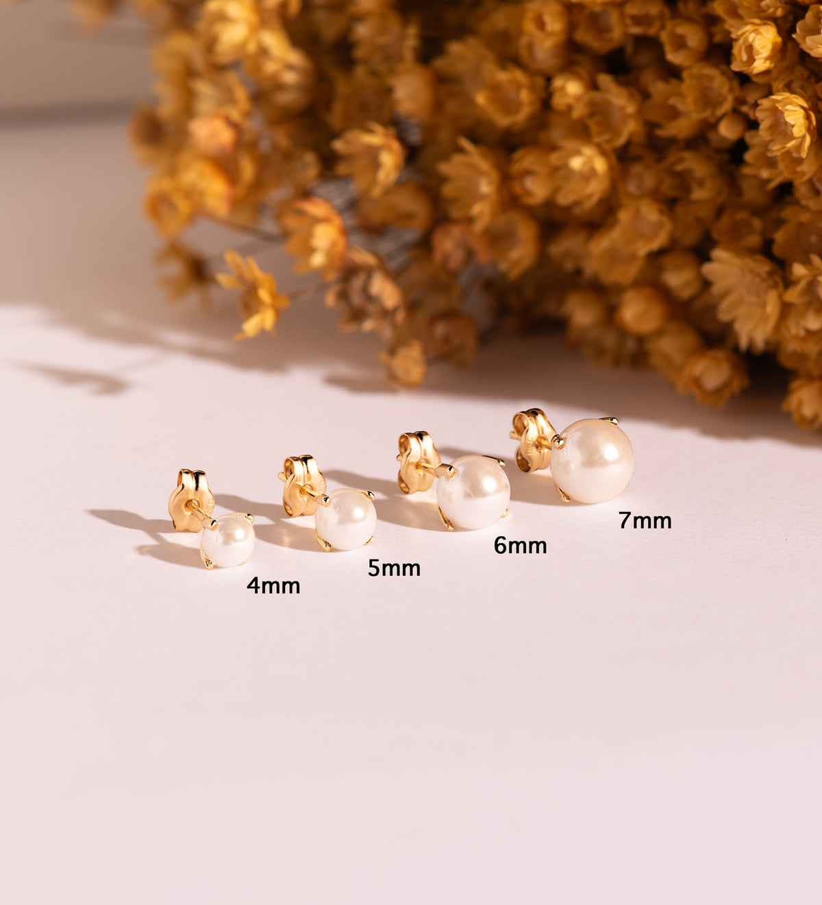 Pendientes Perla con 4 Garras. Medida: 5 mm. de oro amarillo 18K