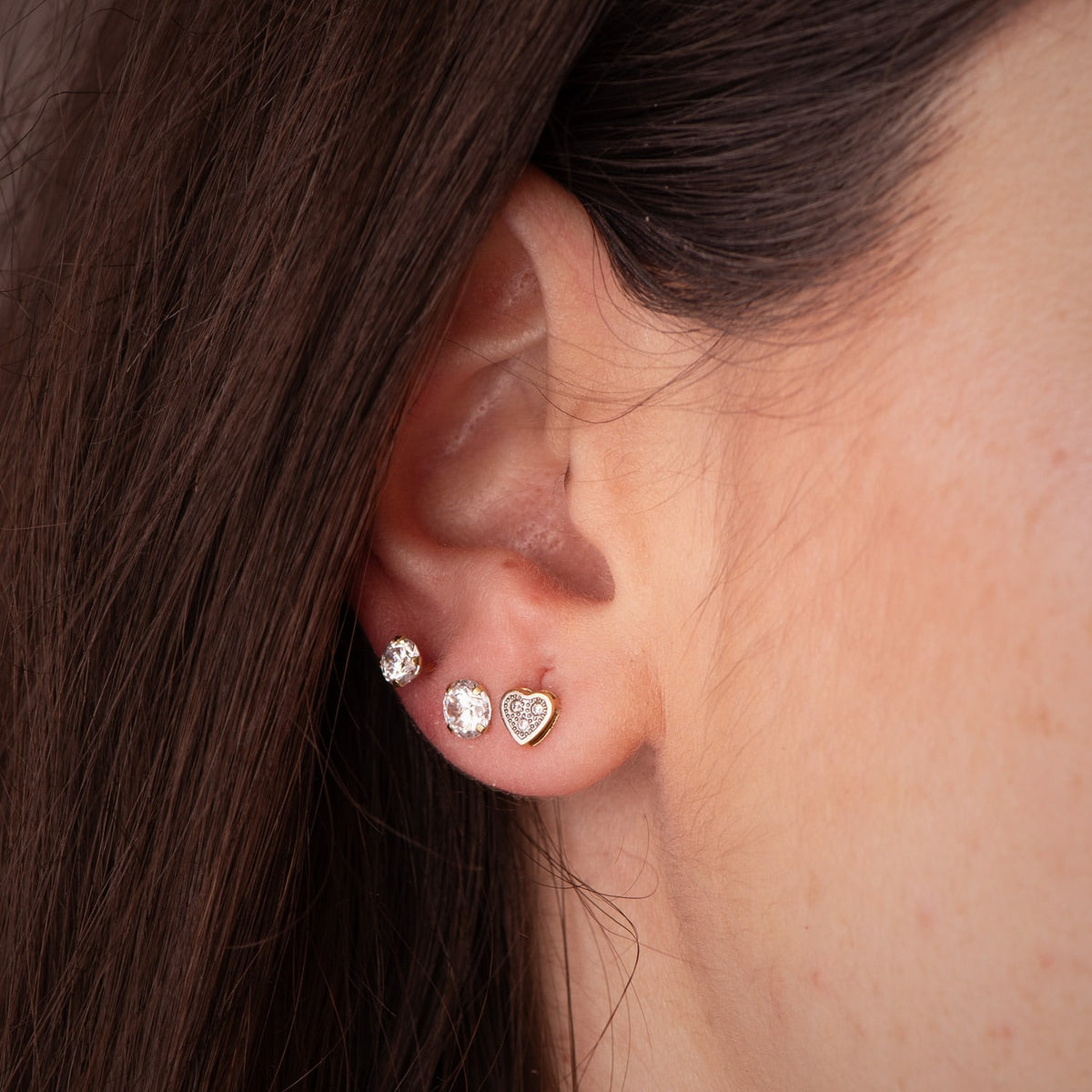 Pendientes Bicolor Corazon con Circonitas: Medida: 5 x 5 mm. 18K