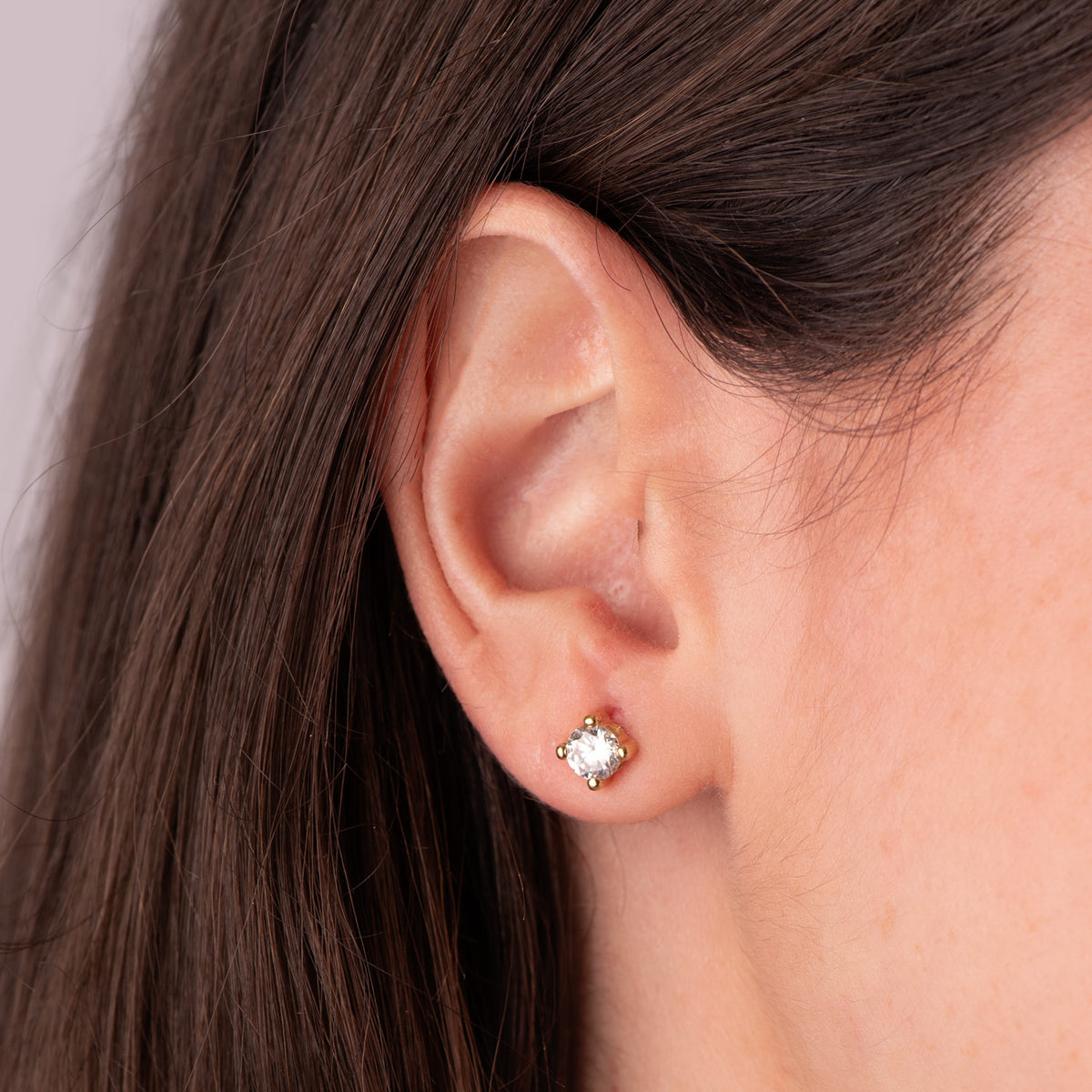 Pendientes Circonita 5 mm con 4 Garras. Ancho: 5,5 mm. de oro amarillo 18K