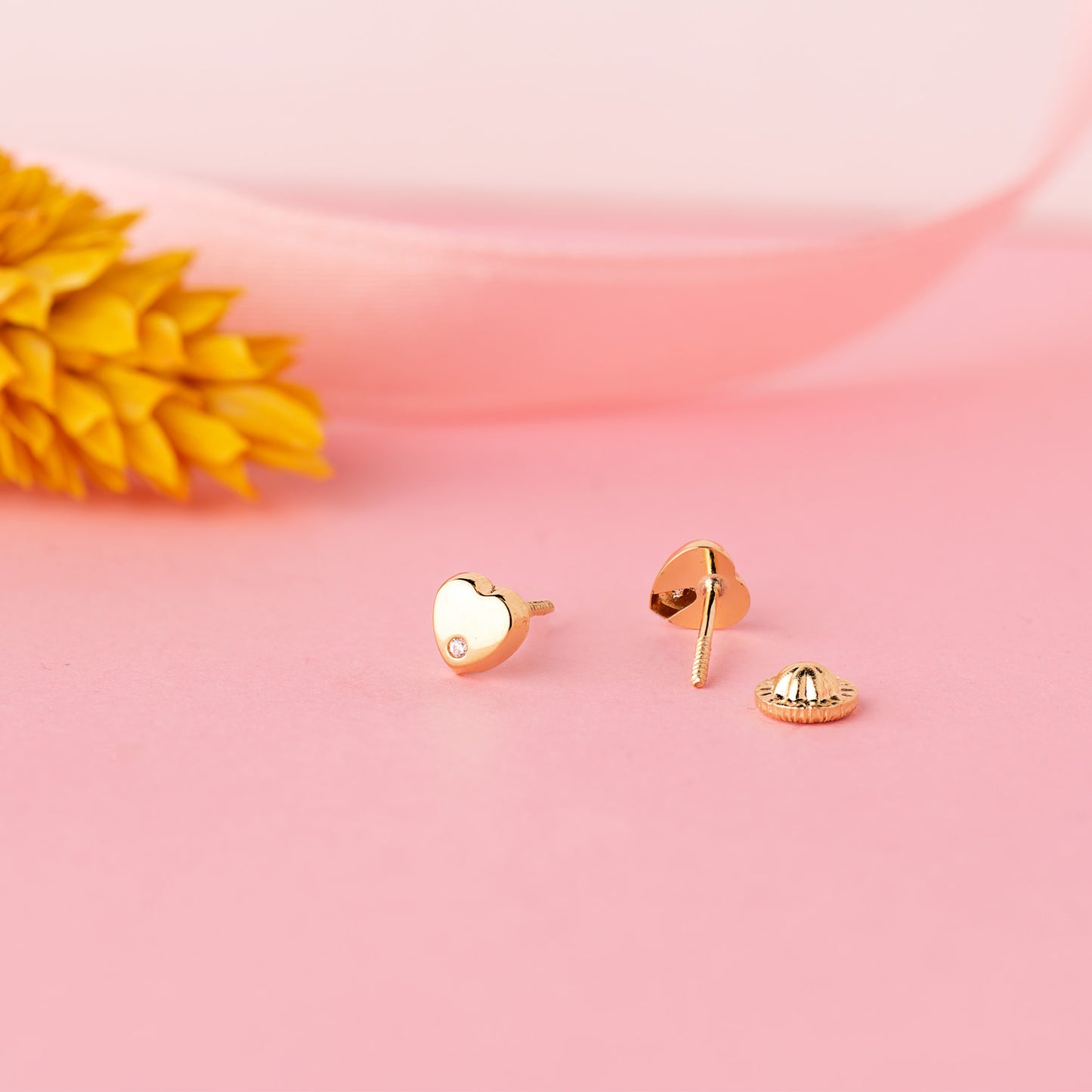 18K PENDIENTES ORO AMARILLO CORAZON CON CIRCONITA BRILLO 5X5 MM. CIERRE TUERCA