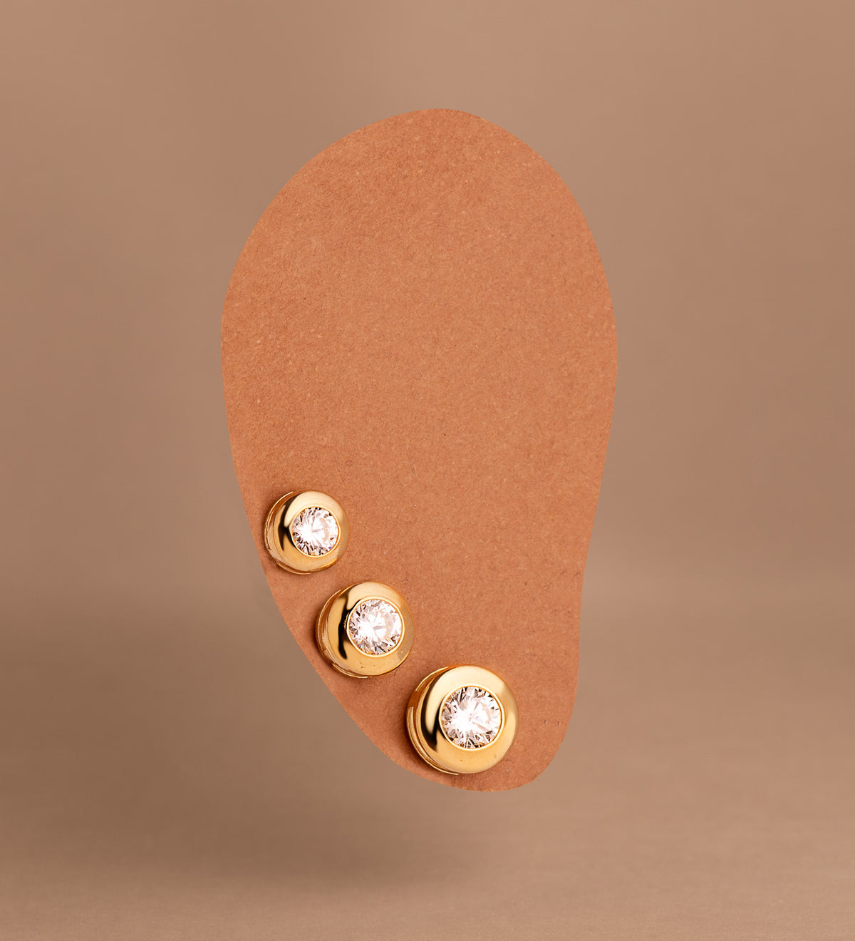 Pendientes Chaton Galeria con Circonita. Medida: 6,5 mm. de oro amarillo 18K