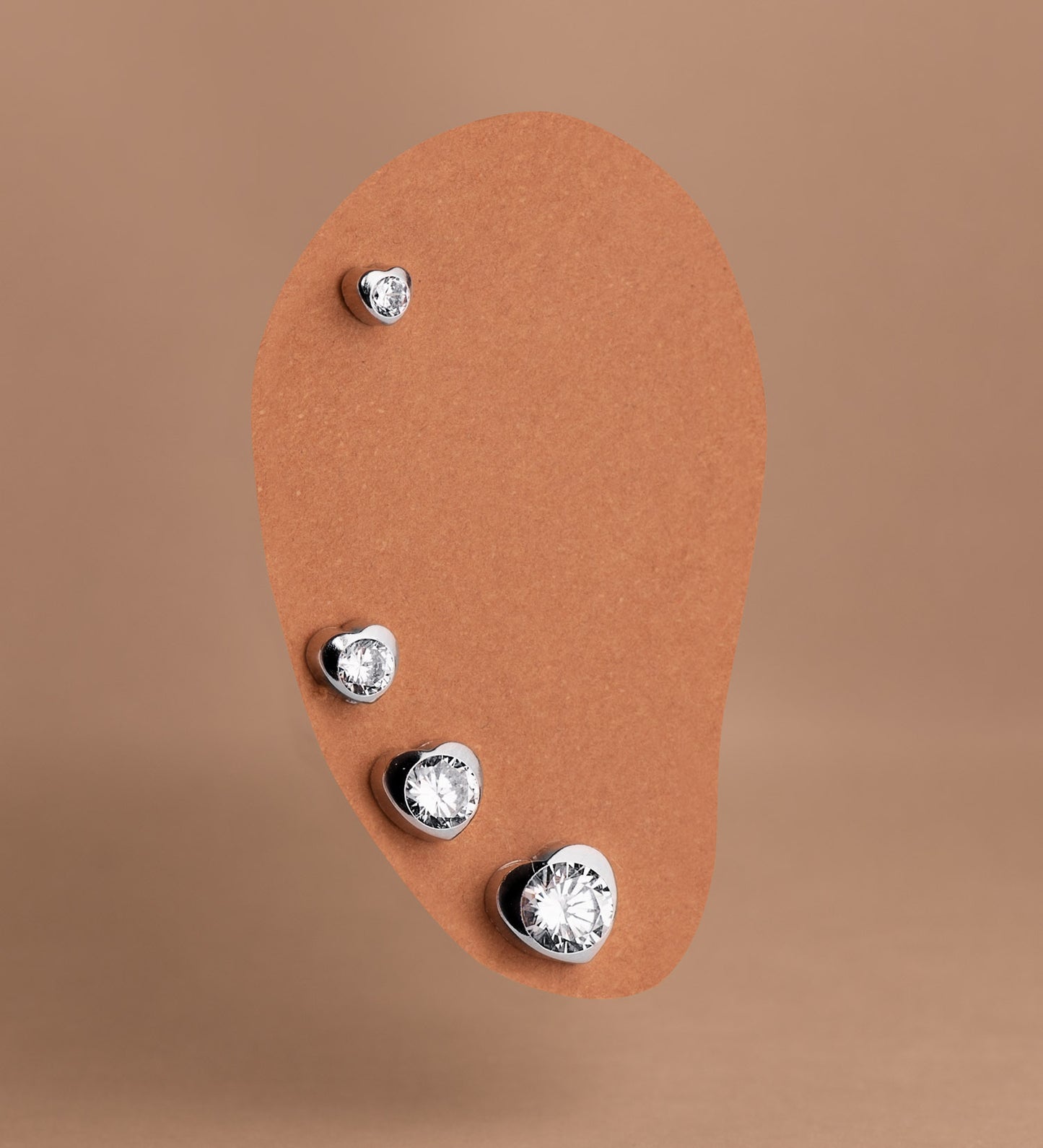 18K PENDIENTES ORO BLANCO CORAZON CON CIRCONITA. MEDIDA: 4 X 4 MM CIERRE TUERCA
