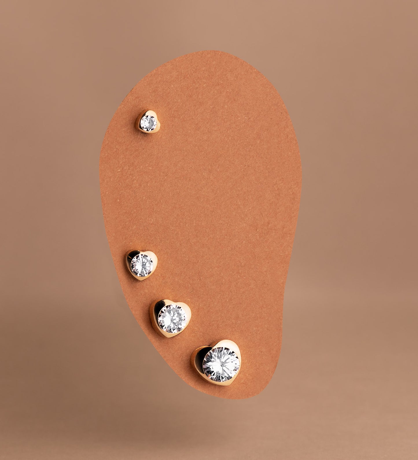 18K PENDIENTES ORO AMARILLO CORAZON CON CIRCONITA. MEDIDA: 4 X 4 MM CIERRE TUERCA