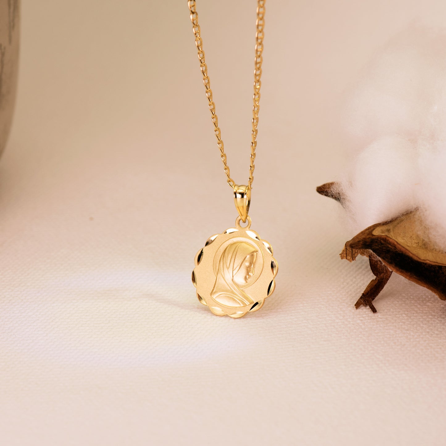 18K MEDALLA ORO AMARILLO VIRGEN MARIA MATIZADA Y TALLADA 17 MM