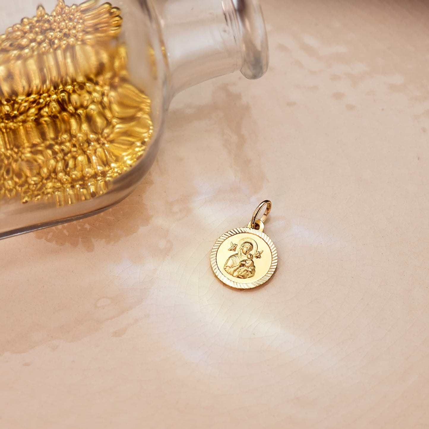 9K MEDALLA ORO AMARILLO VIRGEN PERPETUO SOCORRO BORDE HELICE 12 MM