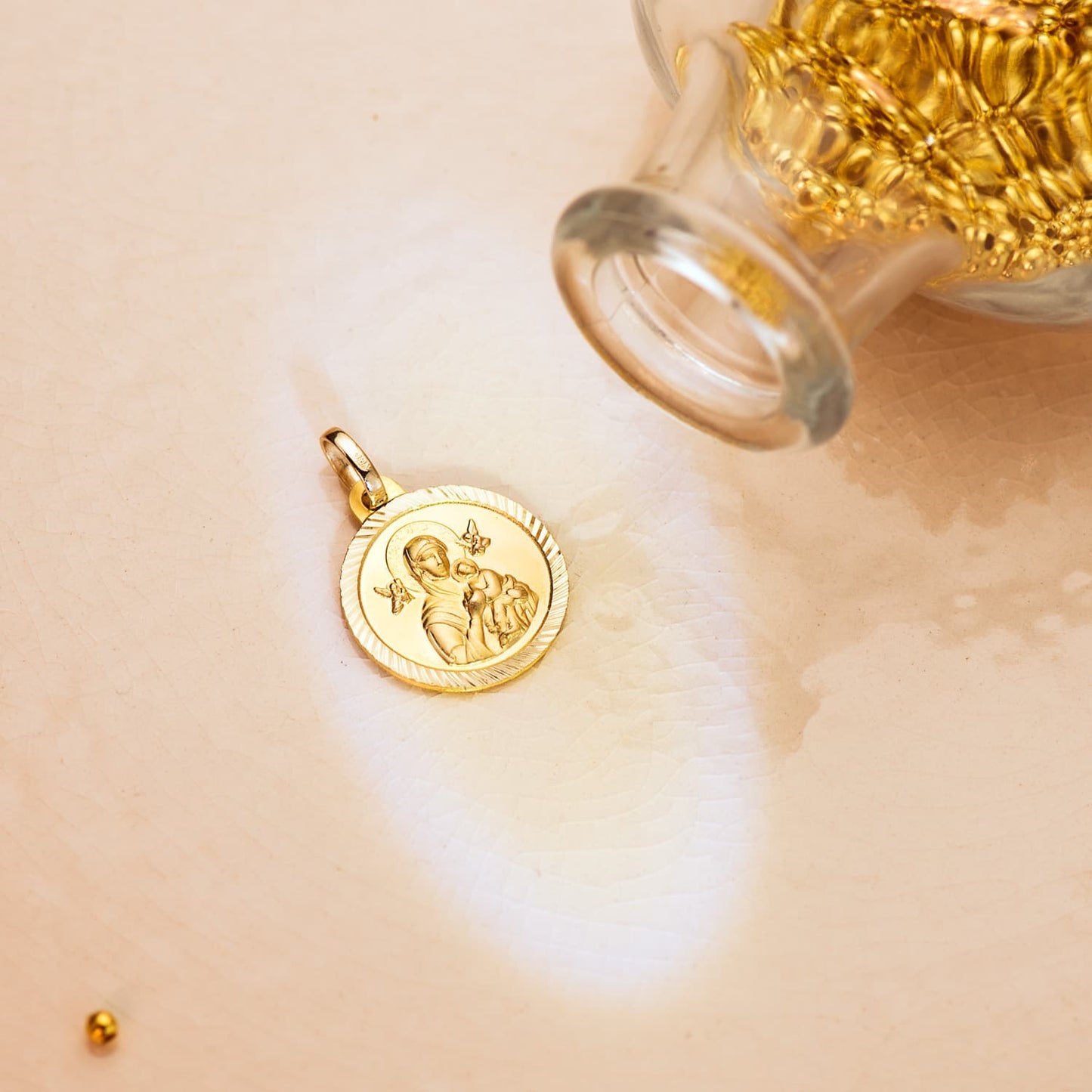 9K MEDALLA ORO AMARILLO VIRGEN PERPETUO SOCORRO BORDE HELICE 16 MM