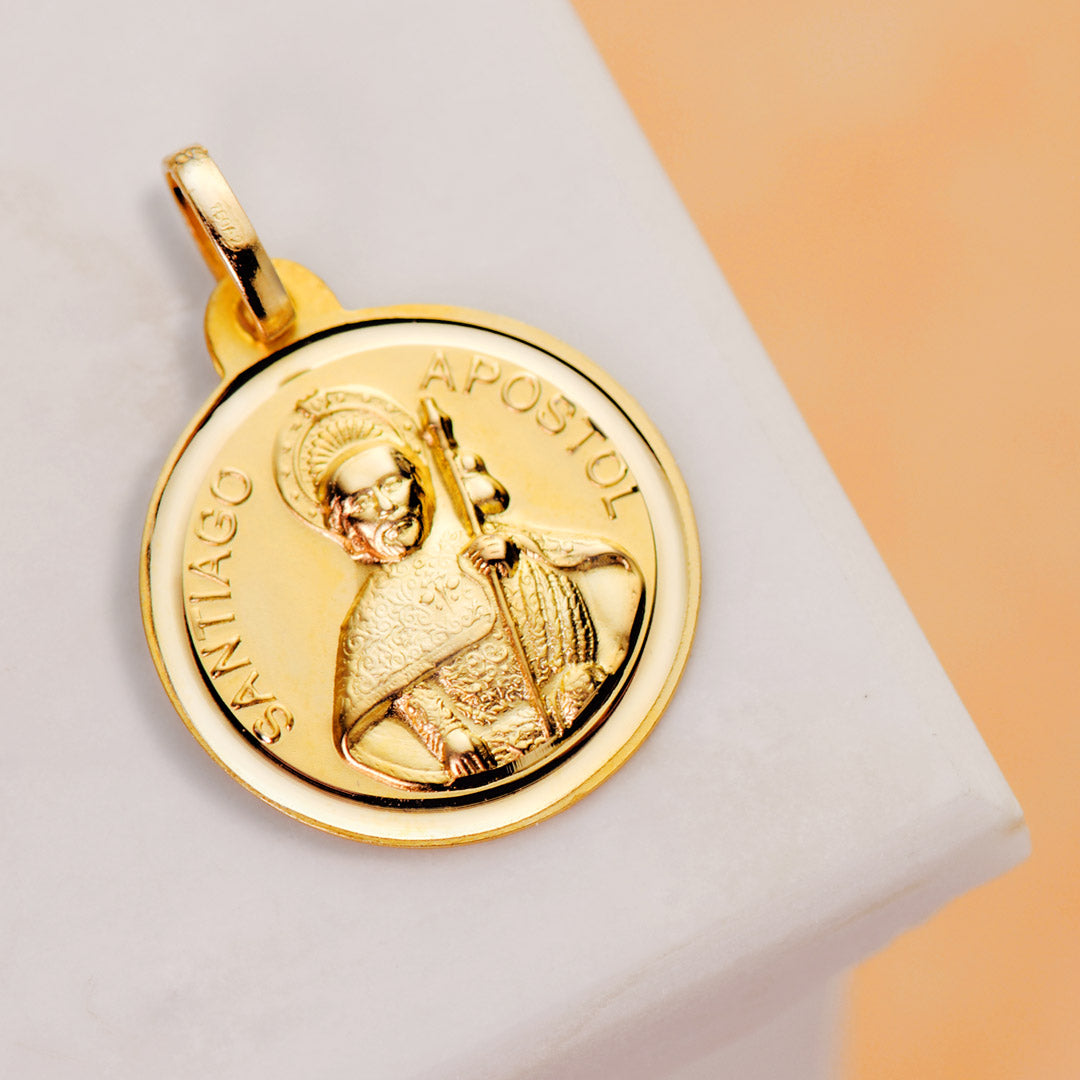 Medalla Santiago Apostol Bisel 18 mm de oro amarillo 18K