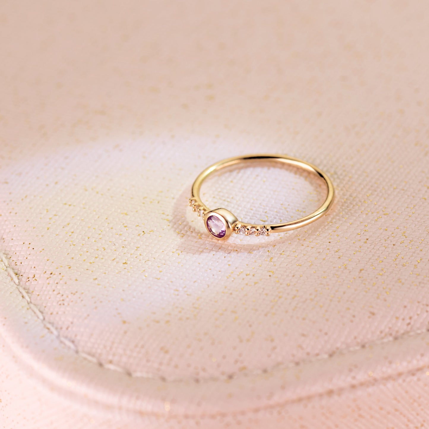 18K SORTIJA ORO AMARILLO 6 DIAMANTES 0,030 QTS. G-VS2. AMATISTA 3 MM