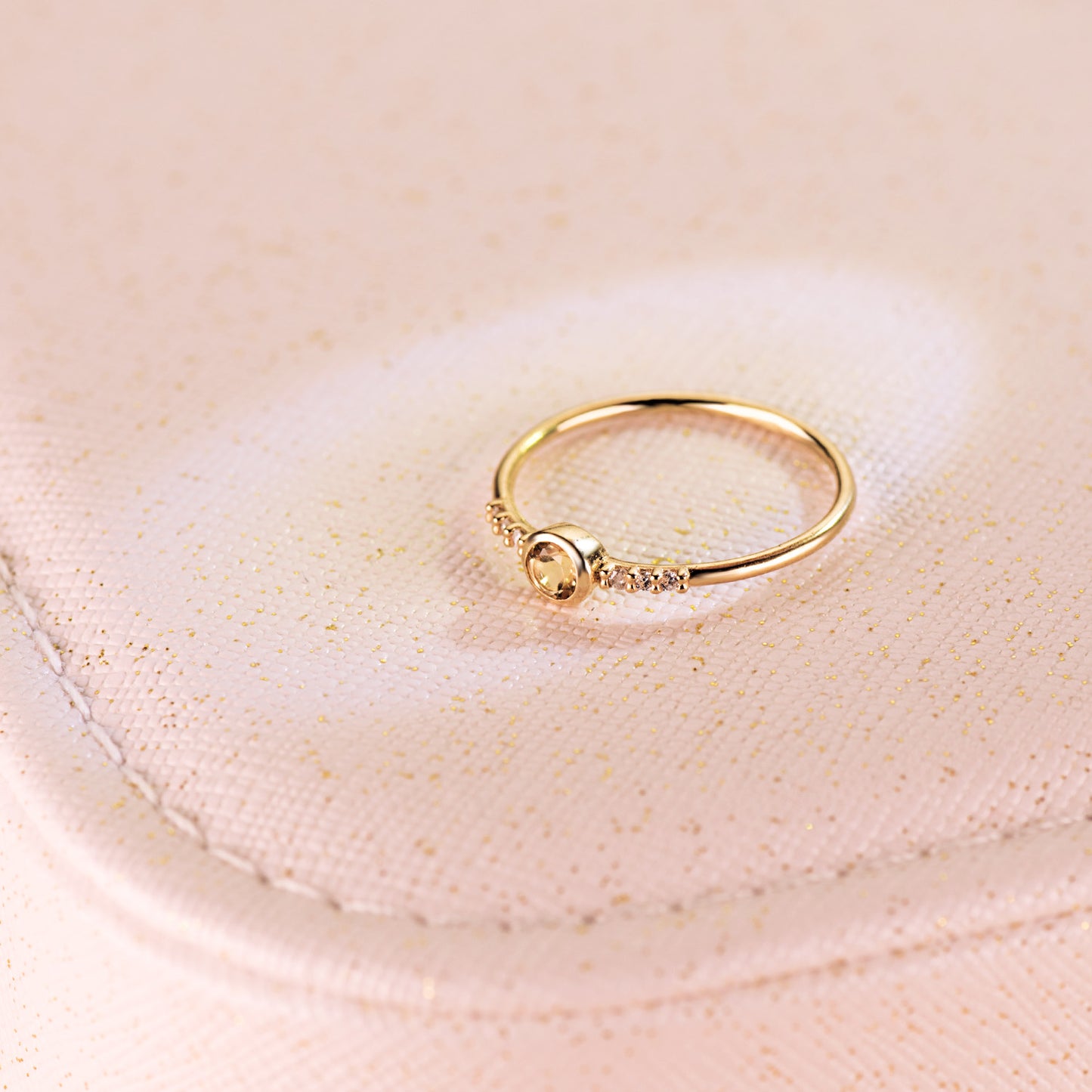 18K SORTIJA ORO AMARILLO 6 DIAMANTES 0,030 QTS. G-VS2. CITRINO 3 MM