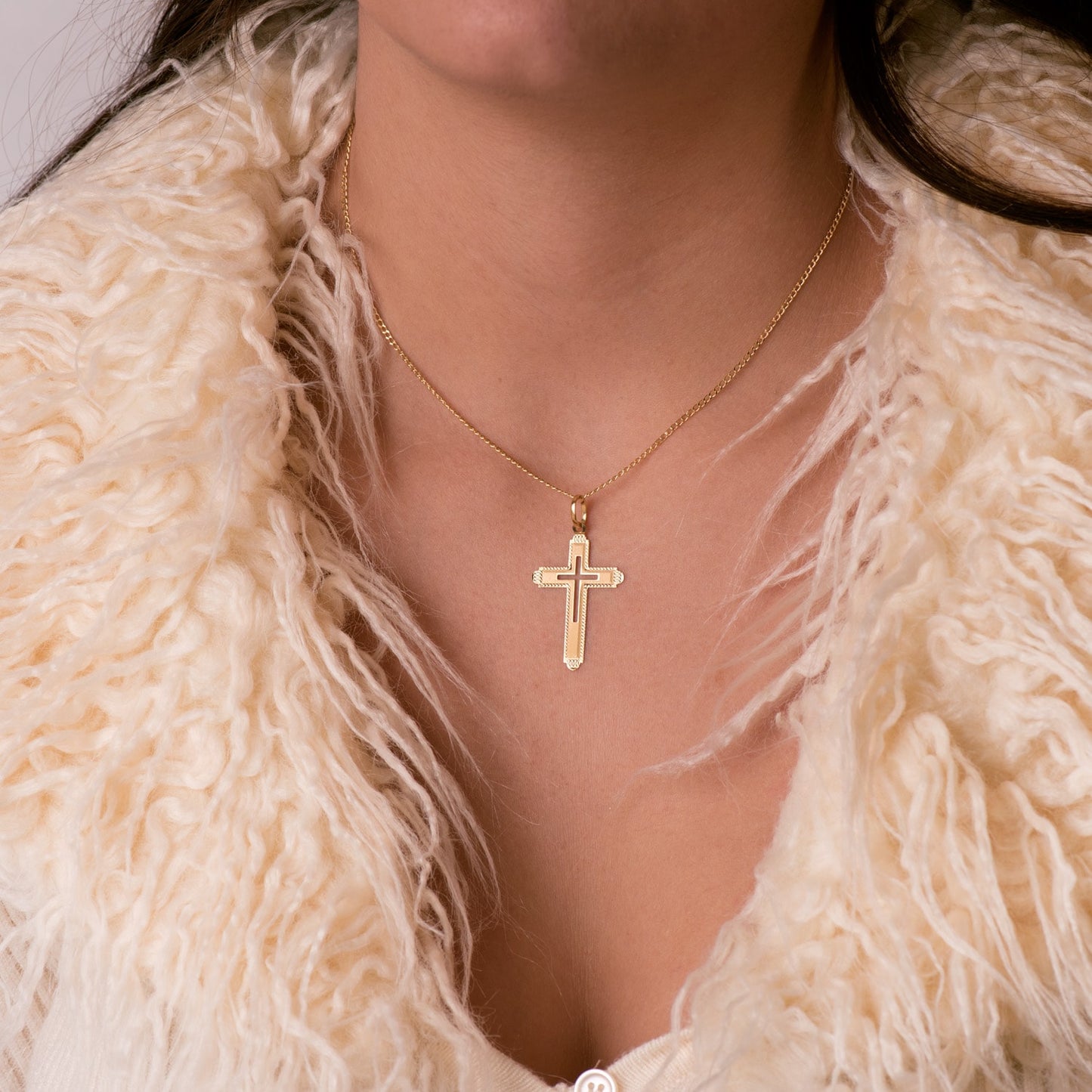 18K CRUZ ORO AMARILLO SIN CRISTO TALLADA Y MATIZADA 35X22 MM