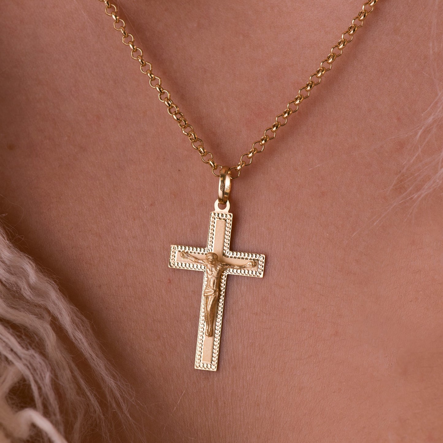 18K CRUZ ORO AMARILLO CON CRISTO TALLADA 35X20 MM